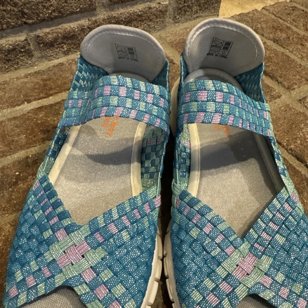Bernie Mev Womens Comfi Sea Breeze Shimmer Stretch Woven‎ Open Toe Sz 8 #421